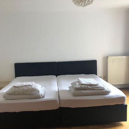 A Private Room In A Shared Apartment Vienna Exterior photo